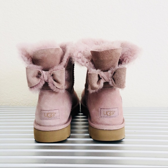 naveah uggs